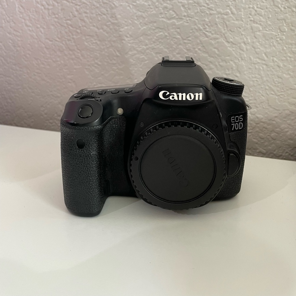 Canon EOS 70D DSLR CAMERA